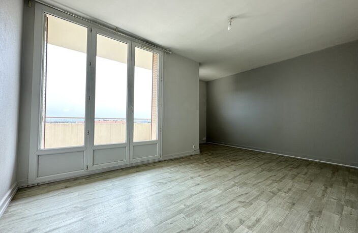 DERNIER ÉTAGE - MAGNIFIQUE VUE - TERRASSE ET BALCONS — photo 2