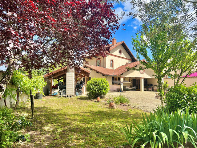 SUPERBE MAISON ANCIENNE RENOVEE DANS UN PARC CLOS DE MURS — photo du bien