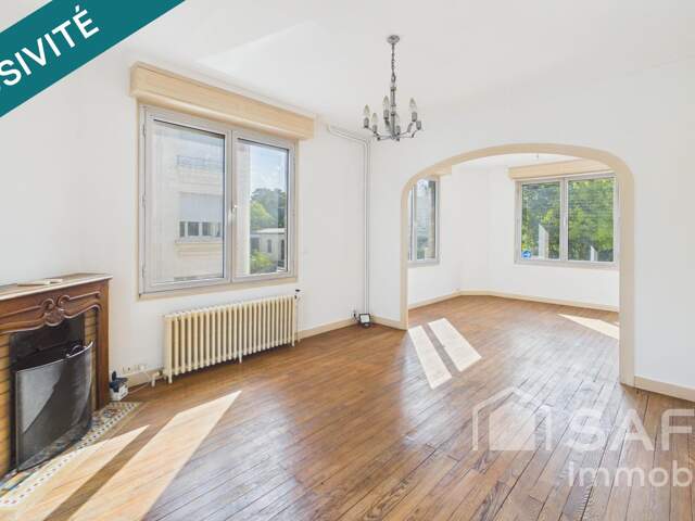 Maison en pierre avec jardin, terrasse et garage  Tram D à proximité immédiate — photo du bien
