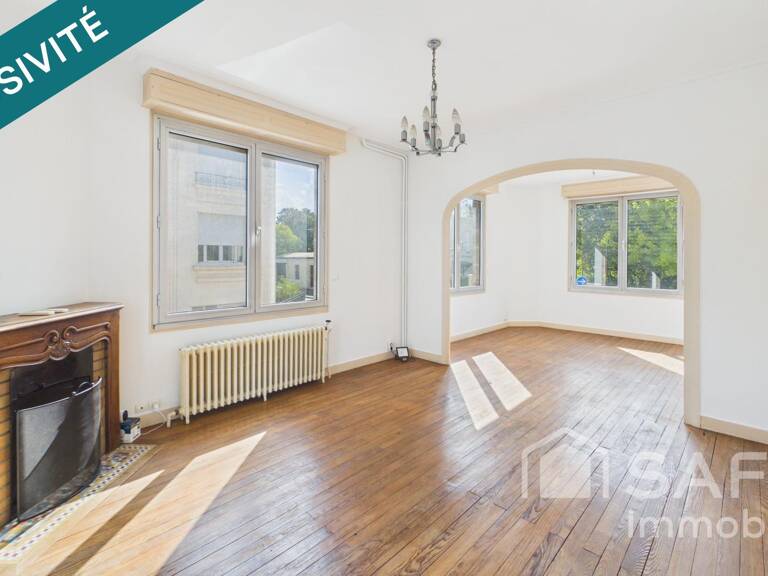 Maison en pierre avec jardin, terrasse et garage  Tram D à proximité immédiate — photo 1