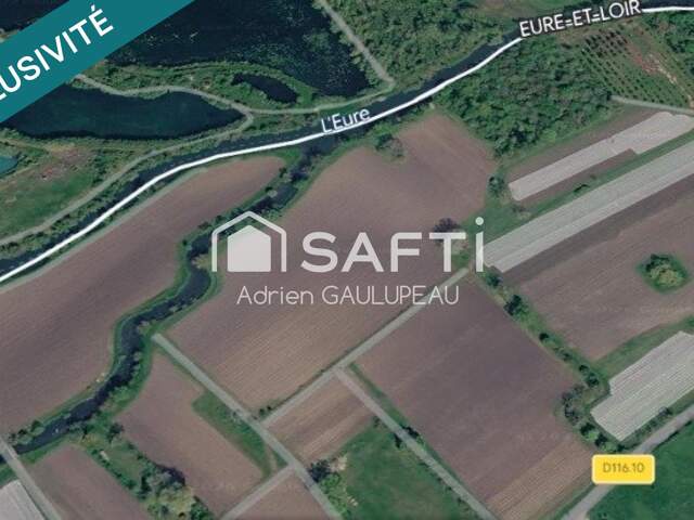 Un terrain disponible pour exploiter et profiter ! — photo du bien