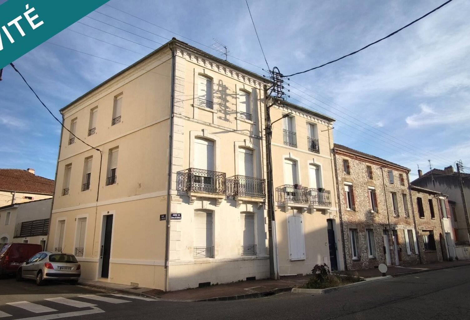 Immeuble avec 4 appartements et cave — photo 1