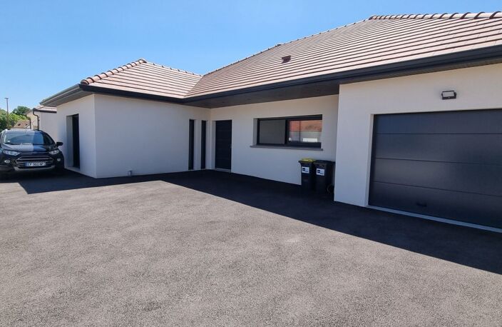 Villa — photo 2