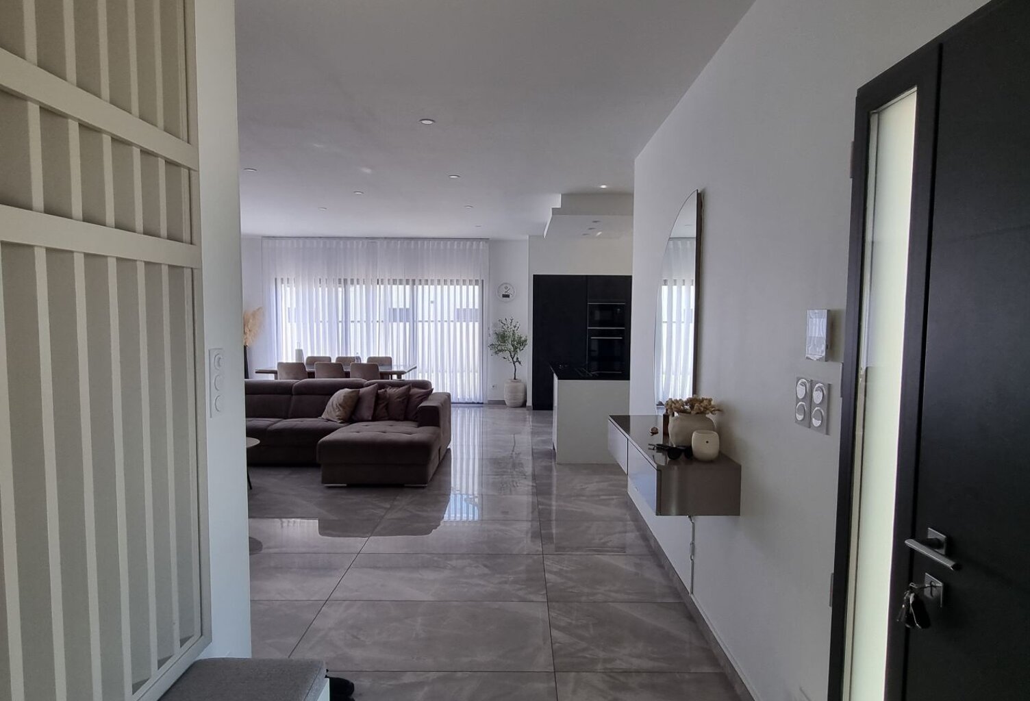 Villa — photo 1