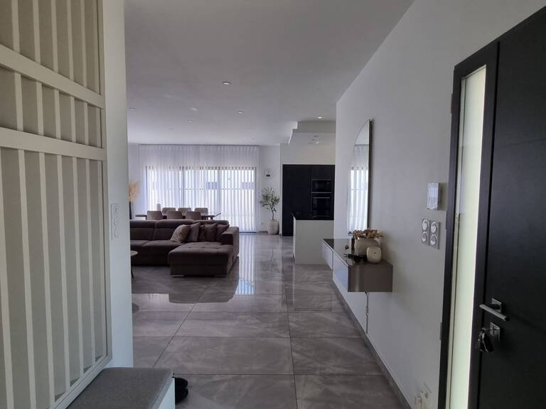 Villa — photo 1