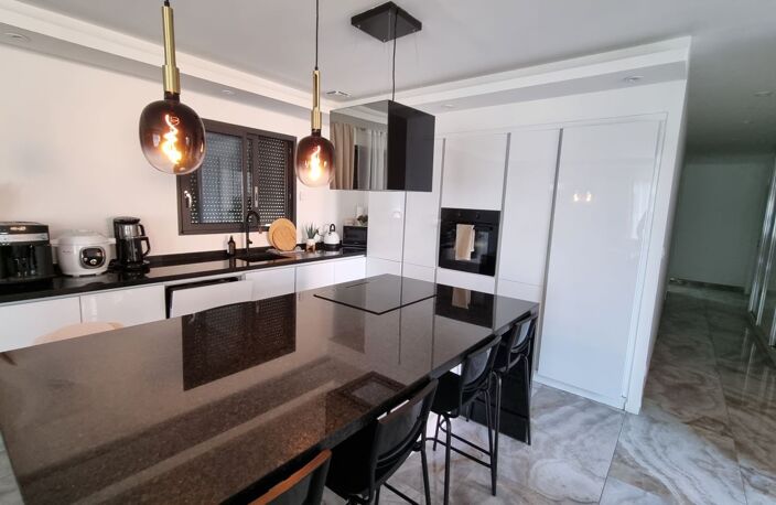 Villa — photo 3