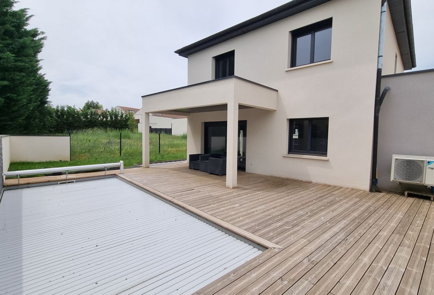 Villa — photo 1
