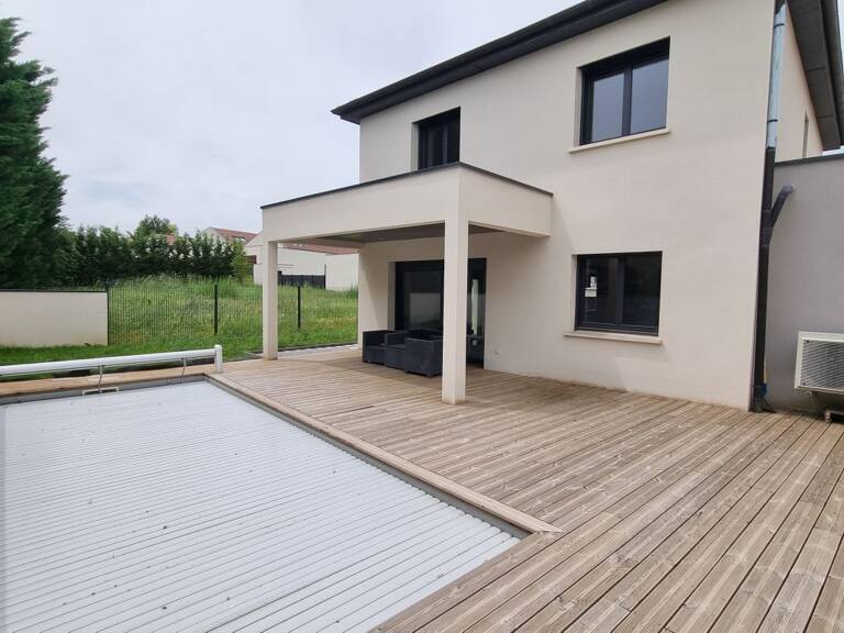 Villa — photo 1