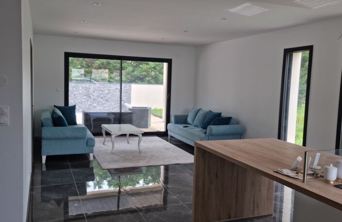 Villa — photo 3