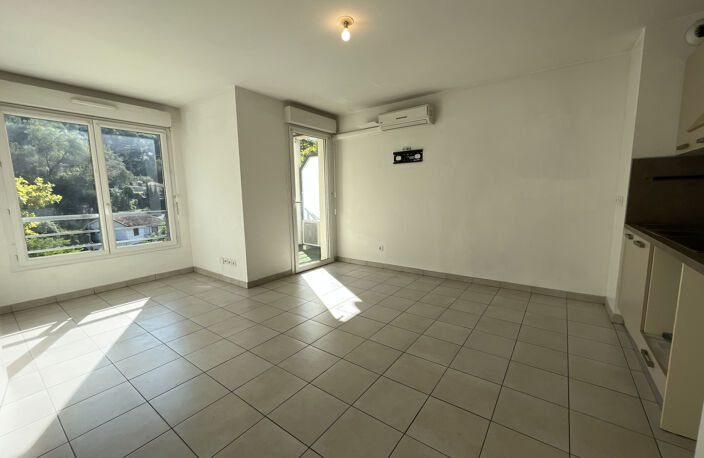 Beau 2 pièces, balcon et parking — photo 2
