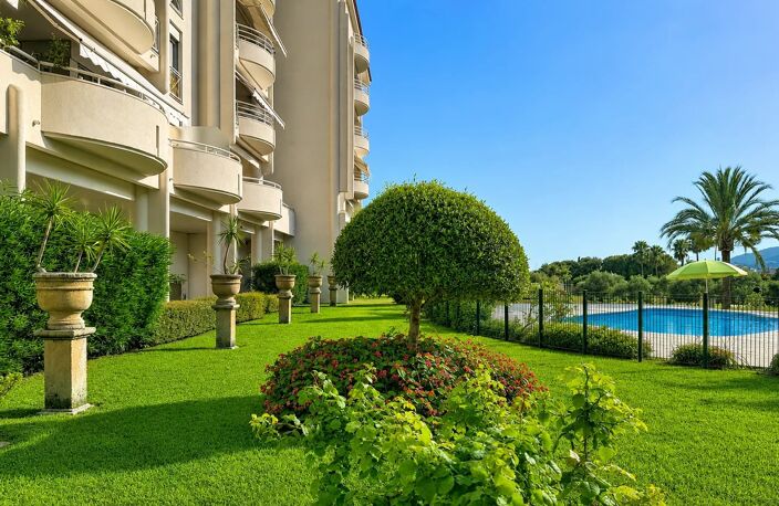 JUAN LES PINS - APPARTEMENT TYPE 5 PIÈCES  102M2 - PISCINE - PARC — photo 4
