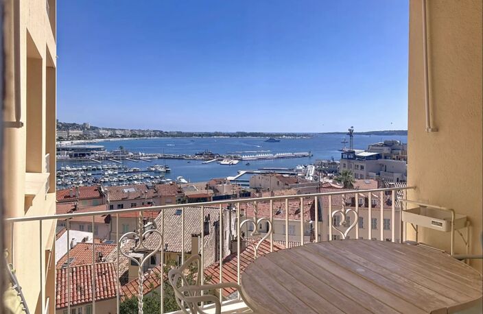 CANNES LE SUQUET – APPARTEMENT DE CHARME AVEC TERRASSE ET VUE MER PANORAMIQUE — photo 2