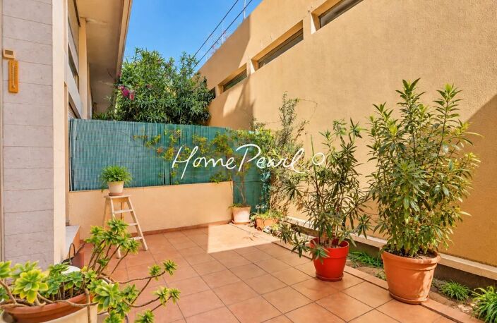 CARRE D'OR - STUDIO AVEC TERRASSE AU CALME ABSOLU — photo 2