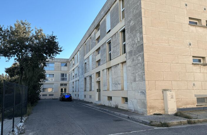 Vente appartement 4 pièces 74 m² Saint-Chamas (13250) — photo 2