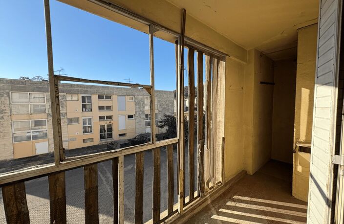 Vente appartement 4 pièces 74 m² Saint-Chamas (13250) — photo 3