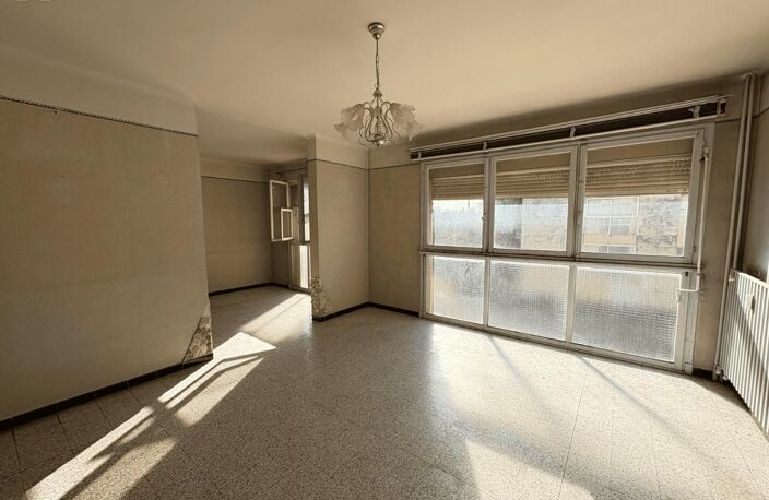 Vente appartement 4 pièces 74 m² Saint-Chamas (13250) — photo 4