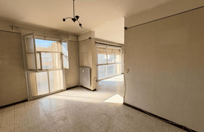 Vente appartement 4 pièces 74 m² Saint-Chamas (13250) — photo 5