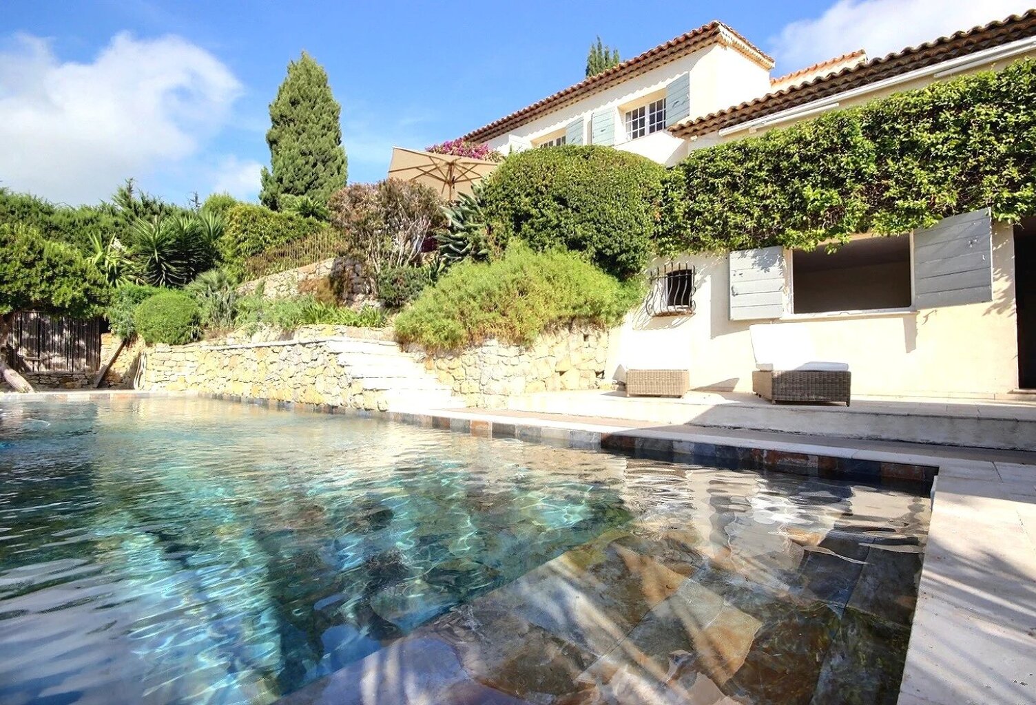 MOUGINS – VILLA AVEC VUE MER PANORAMIQUE, PISCINE ET COUCHERS DE SOLEIL SUR L'ESTÉREL — photo 1