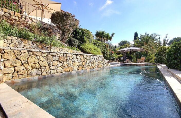 MOUGINS – VILLA AVEC VUE MER PANORAMIQUE, PISCINE ET COUCHERS DE SOLEIL SUR L'ESTÉREL — photo 3
