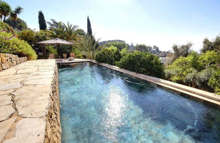 MOUGINS – VILLA AVEC VUE MER PANORAMIQUE, PISCINE ET COUCHERS DE SOLEIL SUR L'ESTÉREL — photo 5
