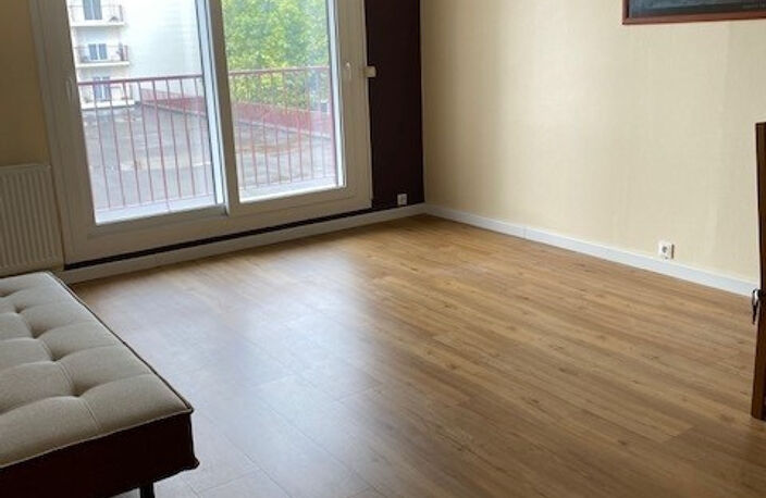 SAINT NAZAIRE PROCHE MER GRAND T2 DE 53 M2 PARFAIT ETAT AVEC — photo 2