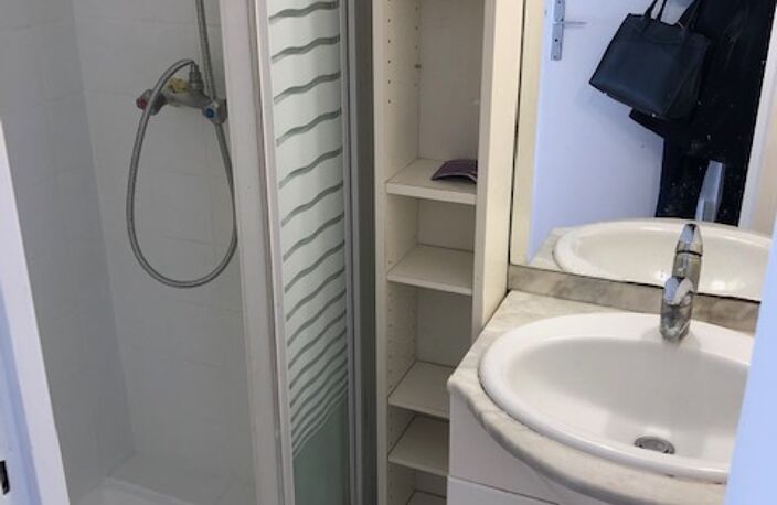 appartement 2 pièces vendu loué bail meublé 4ème étage — photo 4