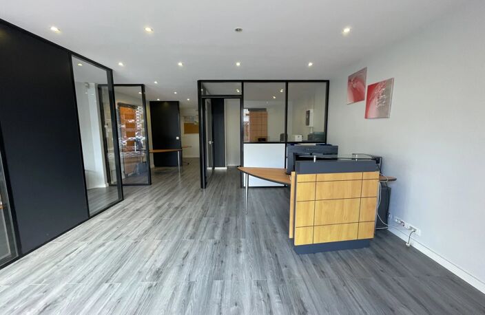LOCAL COMMERCIAL 56M² - COMBS LA VILLE — photo 2