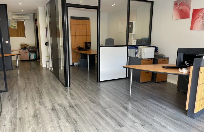 LOCAL COMMERCIAL 56M² - COMBS LA VILLE — photo 3