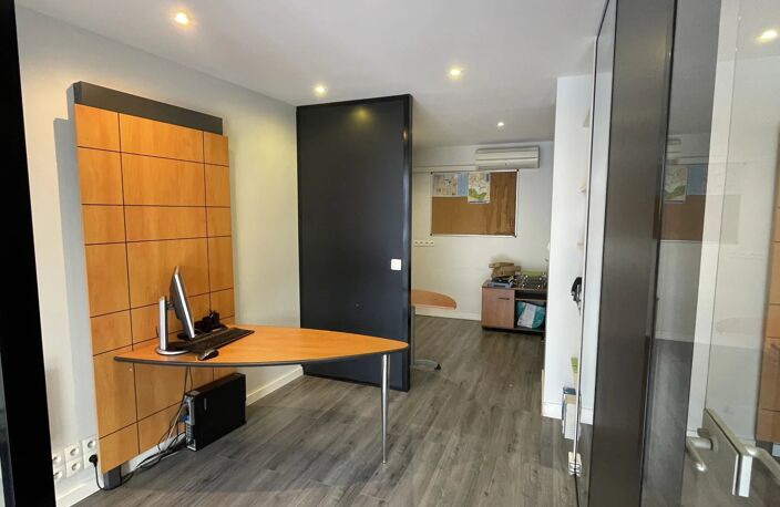 LOCAL COMMERCIAL 56M² - COMBS LA VILLE — photo 5