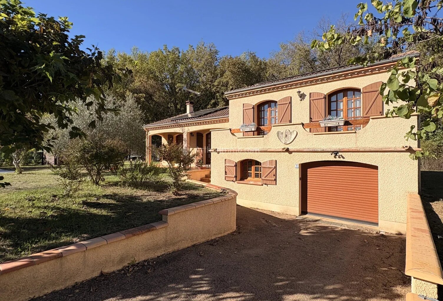 Villa T5 sur terrain de 2 500 m² — photo 1