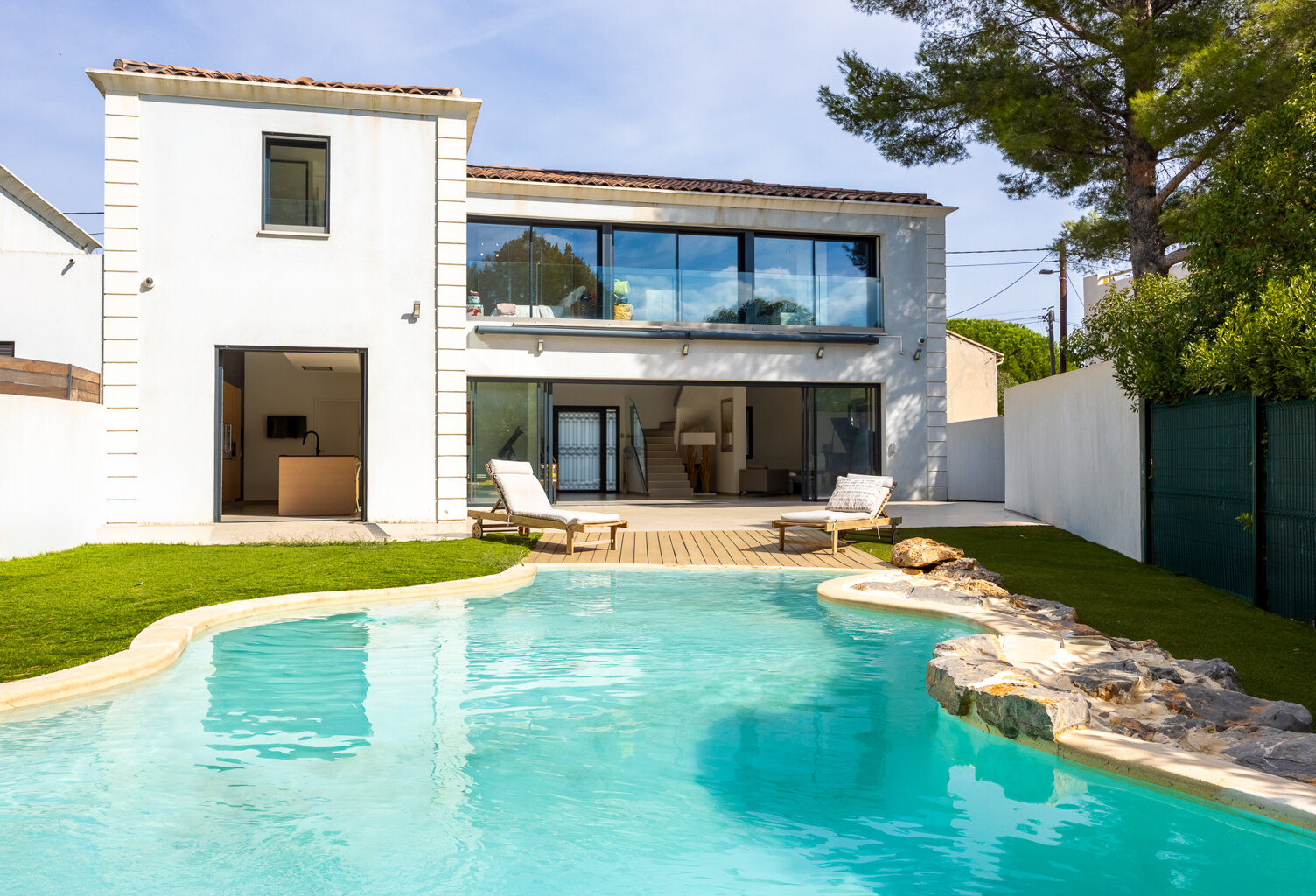 A VENDRE MAISON DE 209m2 AVEC PISCINE - 13012 MARSEILLE — photo 1