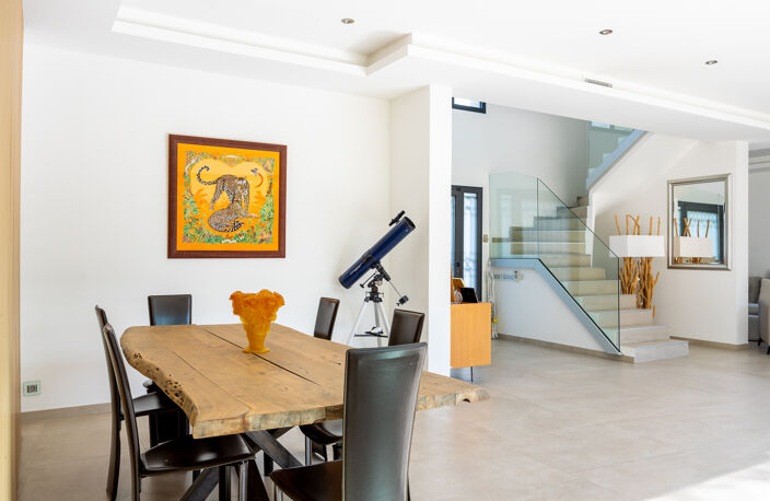 A VENDRE MAISON DE 209m2 AVEC PISCINE - 13012 MARSEILLE — photo 4