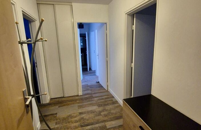 Location Appartement 5 pièces — photo 2