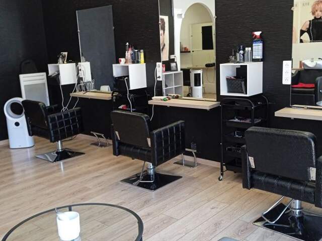 Local commercial Salon de coiffure — photo du bien