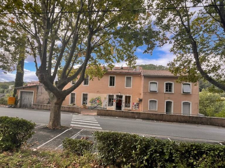 Immeuble avec terrain et terrasses — photo 1