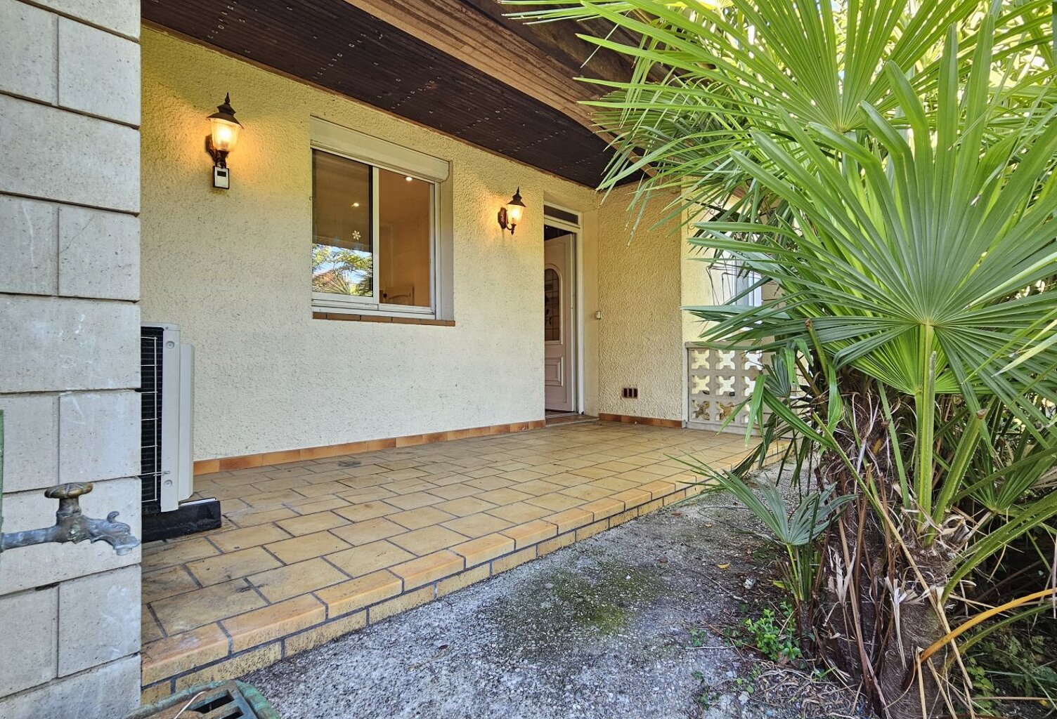 Maison Plain-pied avec jardin, piscine — photo 1