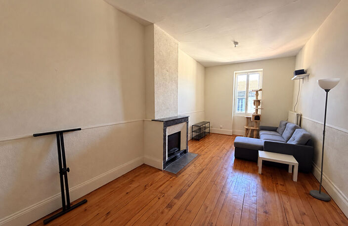 OPPORTUNITE !!! Belle rentabilité pour cet immeuble avec deux appartements spacieux et un local commercial — photo 2