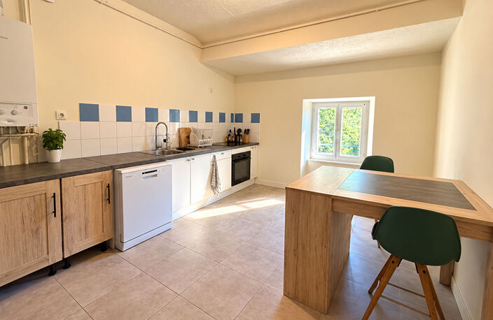 OPPORTUNITE !!! Belle rentabilité pour cet immeuble avec deux appartements spacieux et un local commercial — photo 3