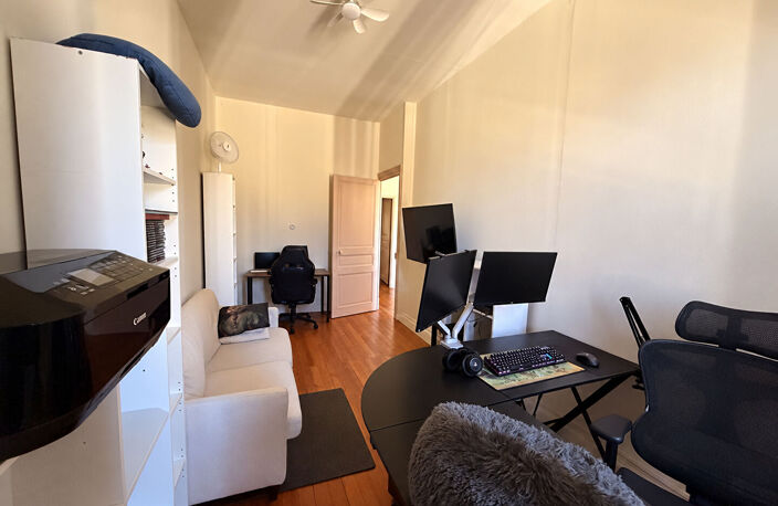 OPPORTUNITE !!! Belle rentabilité pour cet immeuble avec deux appartements spacieux et un local commercial — photo 5