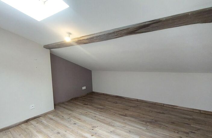 Location appartement 2 pièces 31 m² à Montmerle-sur-Saône (01090) — photo 3