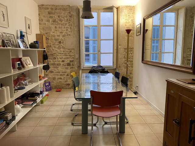P3 Traversant avec terrasse et cave Nîmes centre ville — photo du bien