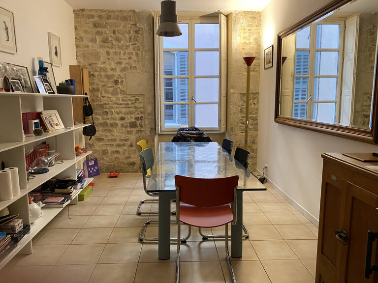 P3 Traversant avec terrasse et cave Nîmes centre ville — photo 1