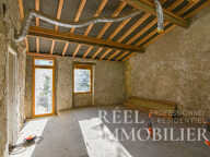 Maison de village en pierre à rénover avec cour et jardin — photo 2