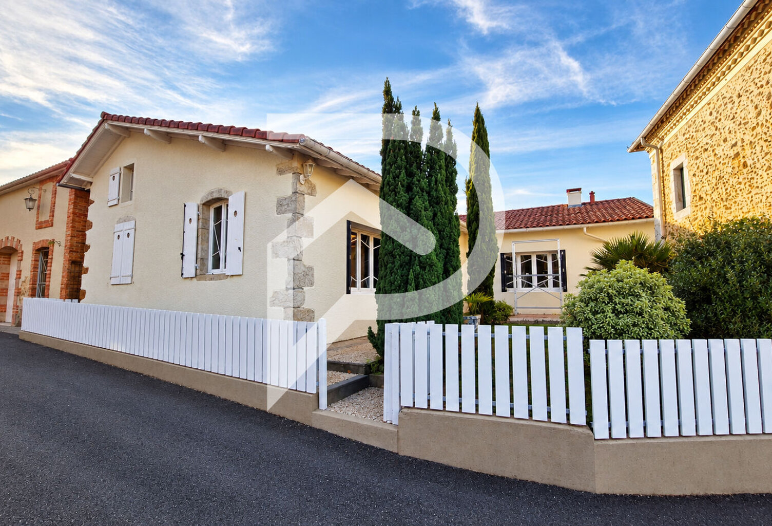 Ensemble immobilier de caractère, avec piscine, gîte et dépendance TILH — photo 1