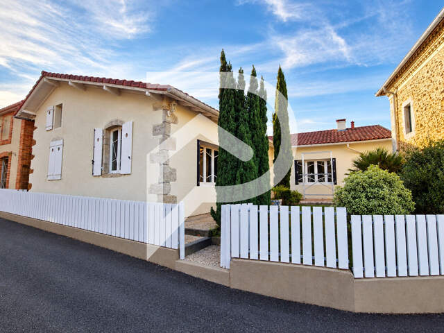 Ensemble immobilier de caractère, avec piscine, gîte et dépendance TILH — photo du bien