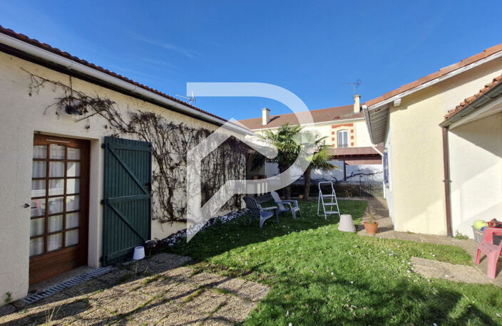 Ensemble immobilier de caractère, avec piscine, gîte et dépendance TILH — photo 4