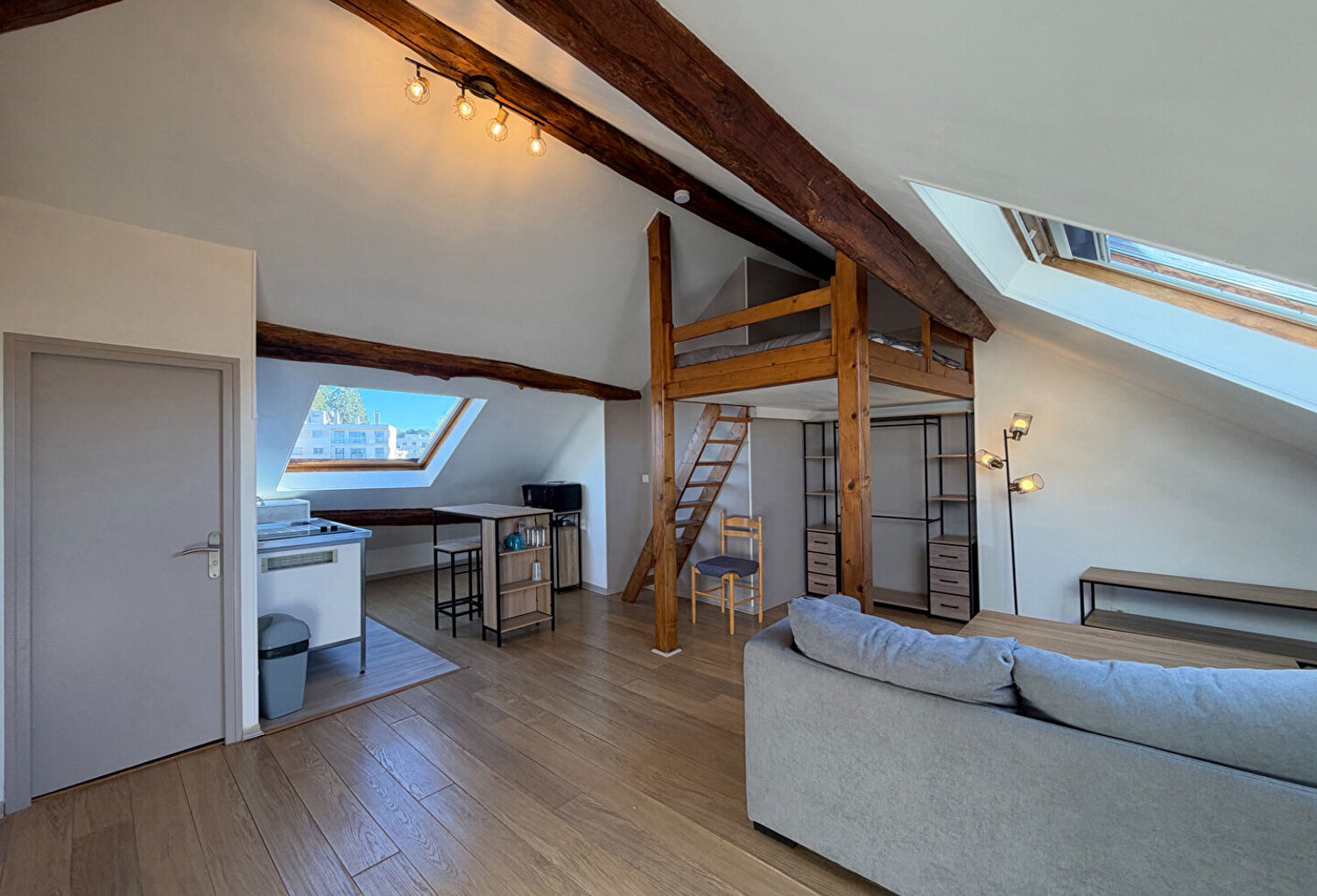 APPARTEMENT MEUBLÉ 1PIÈCE(S) 21.97M2 - CHARLEVILLE-MÉZIÈRES — photo 1