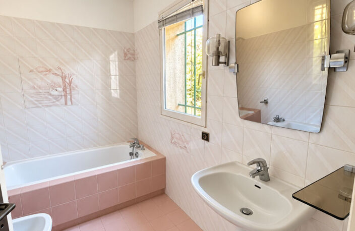VAUVENARGUES 170M² SUR 4000M² — photo 3
