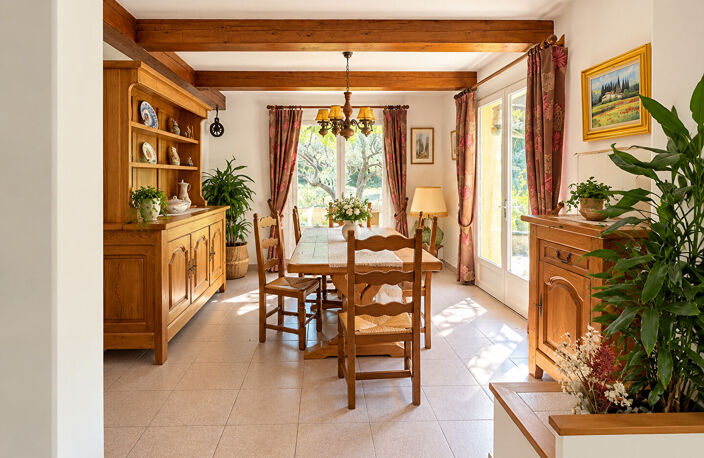 VAUVENARGUES 170M² SUR 4000M² — photo 4