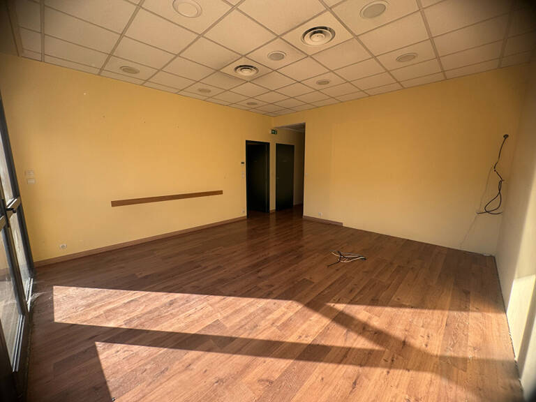 AIX SUD LOCAL 79M² PARKING — photo 1